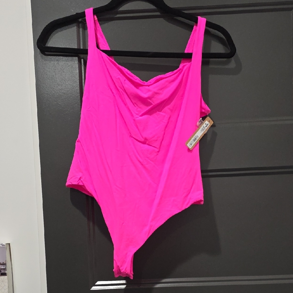 SKIMS squareneck Fits Everbody Bodysuit
